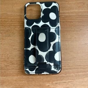 Walli Black and White Floral iPhone 12/12 Pro Case